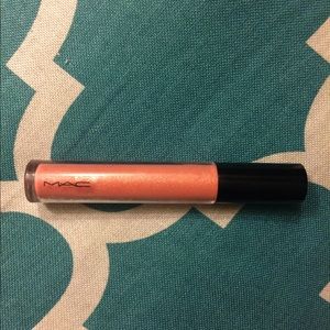 MAC lipgloss pink "dazzleglass" makeup
